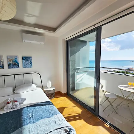 Dios Ponte Finikoudes Beachfront * لارنكا