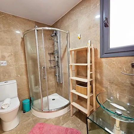 Dios Ponte Finikoudes Beachfront Casa de Férias *