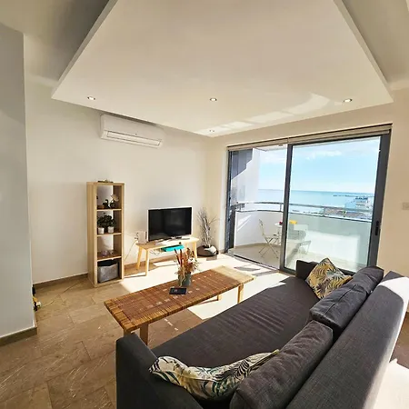 Casa de Férias Dios Ponte Finikoudes Beachfront *