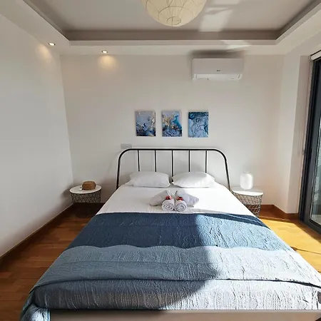 Dios Ponte Finikoudes Beachfront * Lárnaca