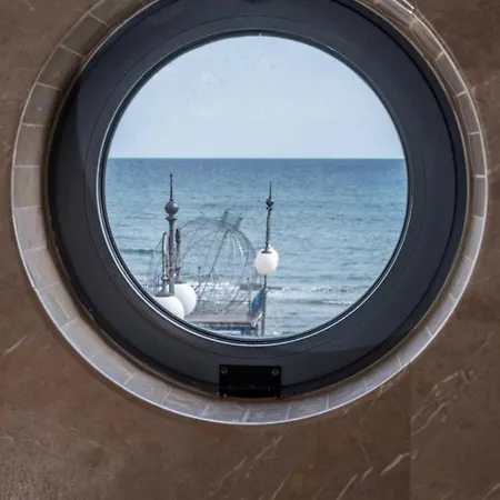 Dios Ponte Finikoudes Beachfront Appartamento