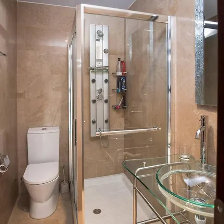 Dios Ponte Finikoudes Beachfront *