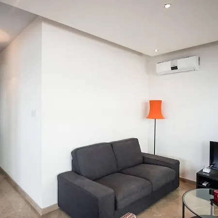Dios Ponte Finikoudes Beachfront Holiday home *