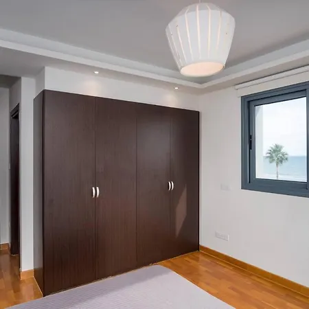 Holiday home Dios Ponte Finikoudes Beachfront Larnaca