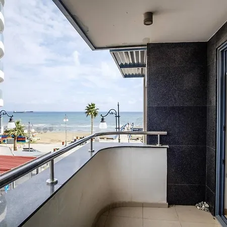Dios Ponte Finikoudes Beachfront