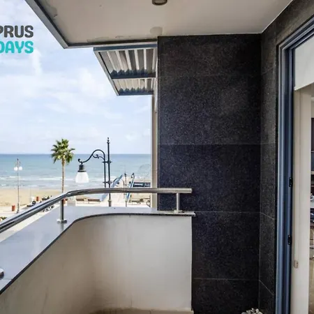 بيت للعطل Dios Ponte Finikoudes Beachfront *