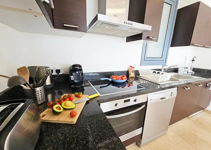 بيت للعطل Dios Ponte Finikoudes Beachfront لارنكا