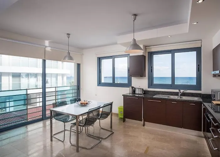 Σπίτι διακοπών Dios Ponte Finikoudes Beachfront Λάρνακα