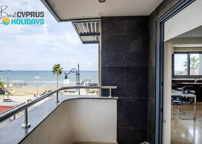 Σπίτι διακοπών Dios Ponte Finikoudes Beachfront *