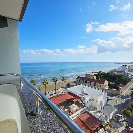 Dios Ponte Finikoudes Beachfront Semesterbostad