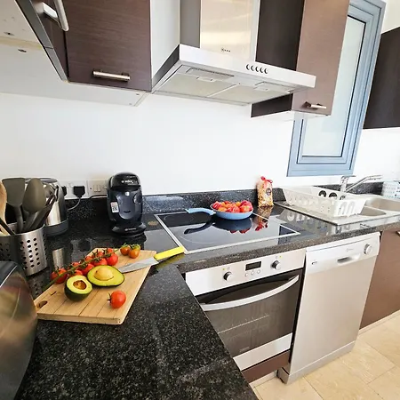Holiday home Dios Ponte Finikoudes Beachfront Larnaca