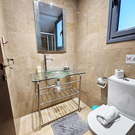 Dios Ponte Finikoudes Beachfront Апартаменти