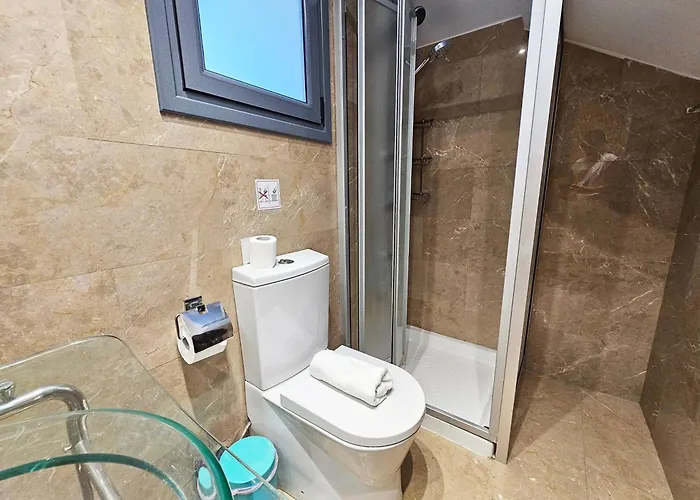 Dios Ponte Finikoudes Beachfront Holiday home *