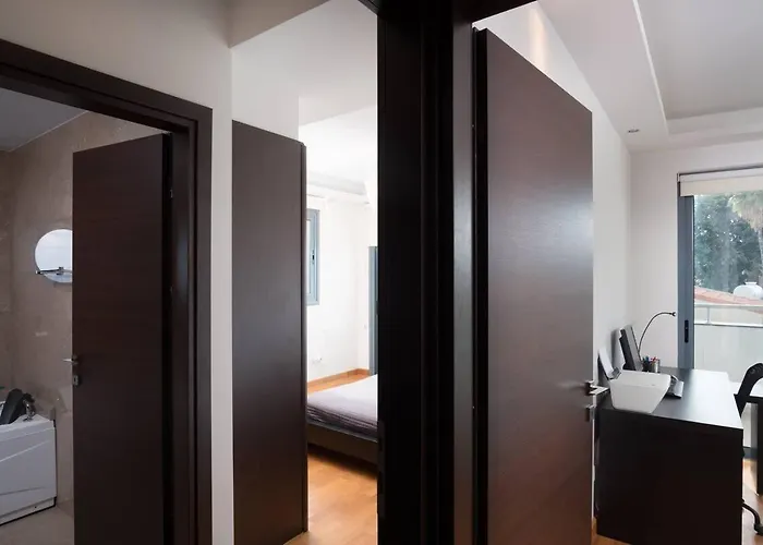 Holiday home Dios Ponte Finikoudes Beachfront Larnaca