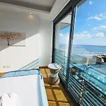 Dios Ponte Finikoudes Beachfront 펜션 라르나카