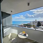 펜션 Dios Ponte Finikoudes Beachfront 라르나카